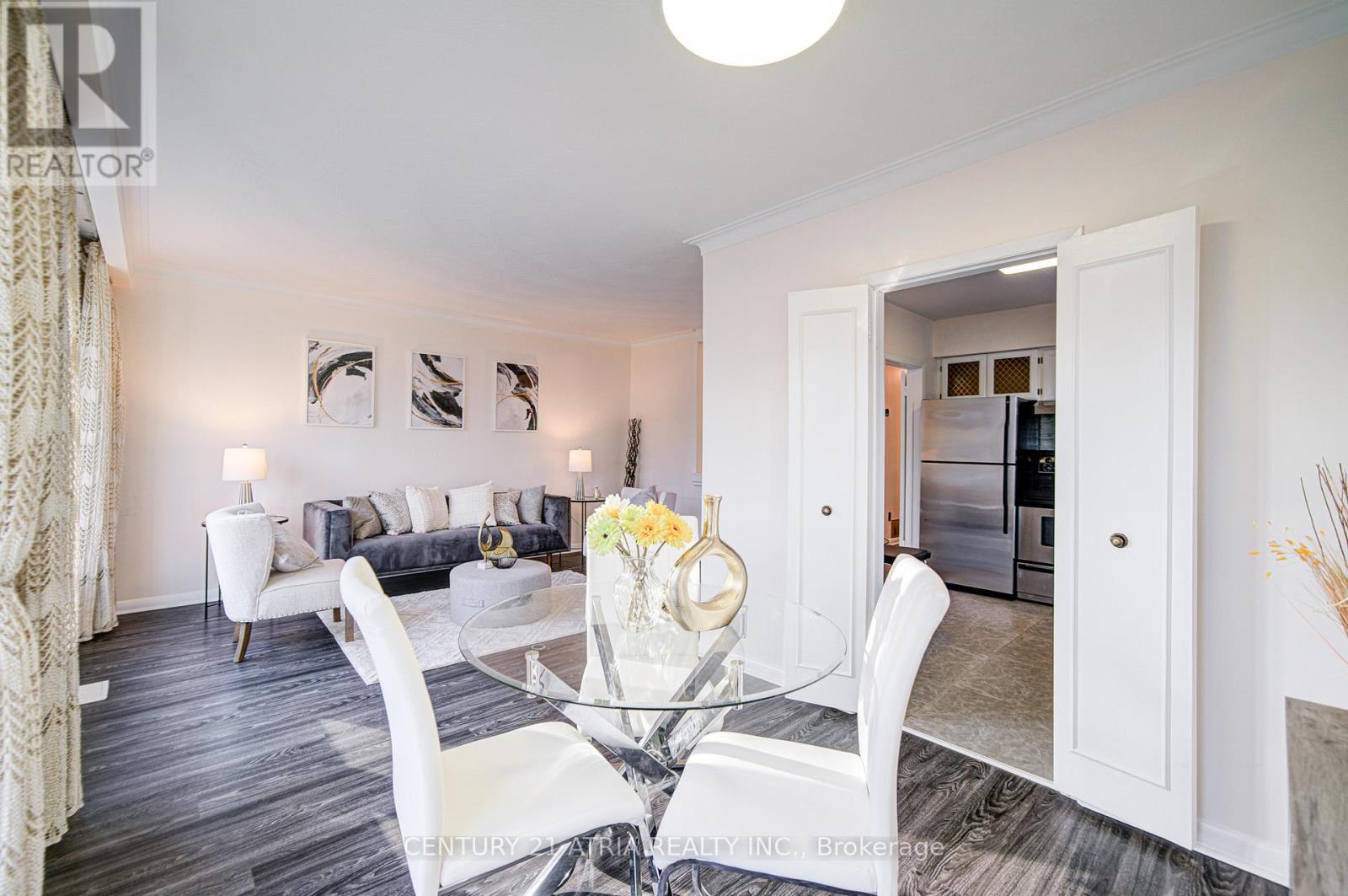 331 Elmwood Avenue, Richmond Hill, Ontario  L4C 1L7 - Photo 10 - N12561960