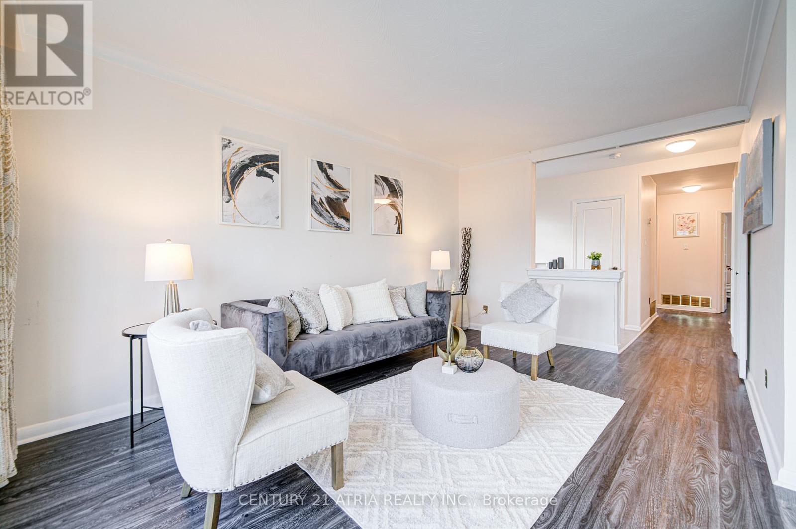 331 Elmwood Avenue, Richmond Hill, Ontario  L4C 1L7 - Photo 7 - N12561960