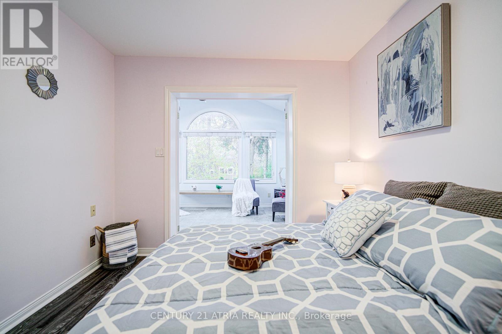 331 Elmwood Avenue, Richmond Hill, Ontario  L4C 1L7 - Photo 19 - N12561960