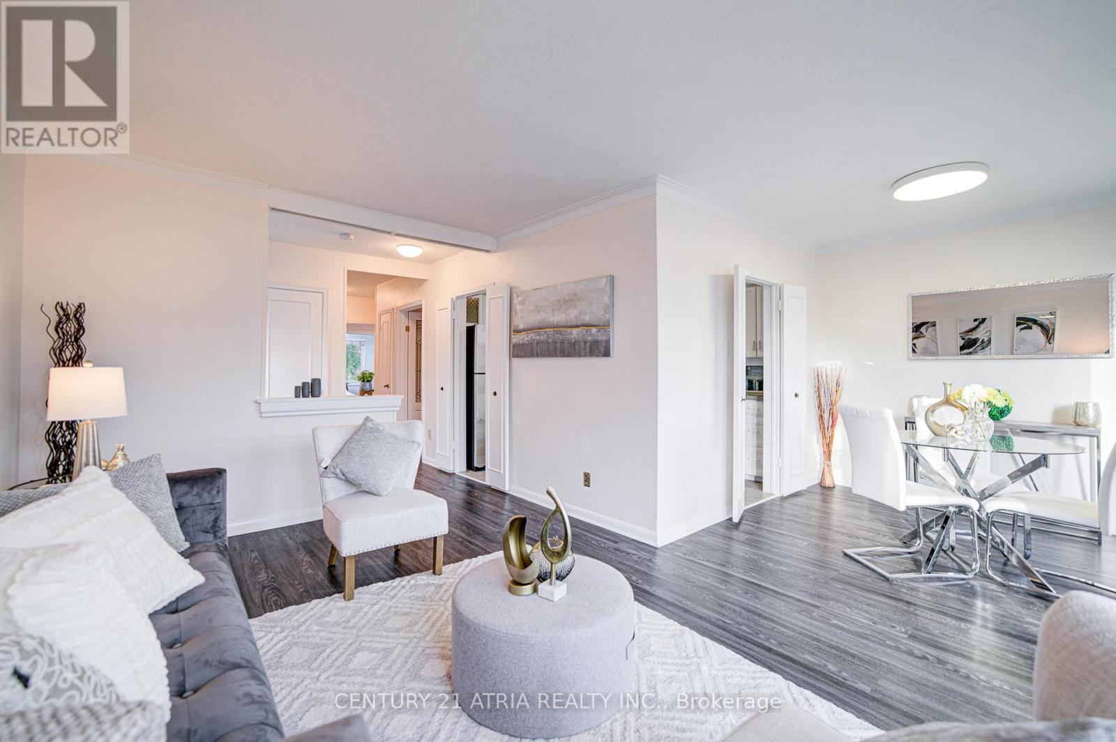 331 Elmwood Avenue, Richmond Hill, Ontario  L4C 1L7 - Photo 9 - N12561960