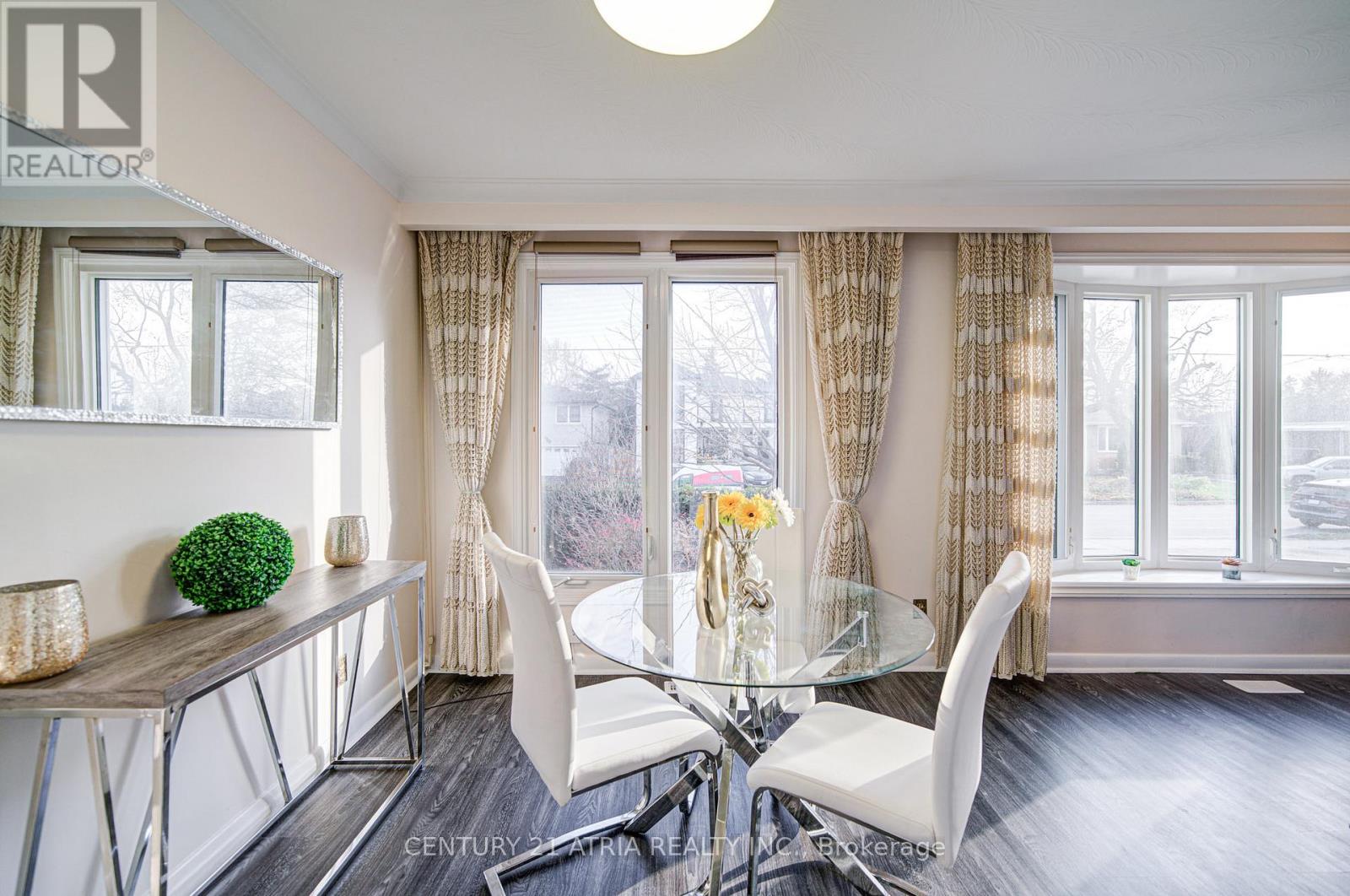 331 Elmwood Avenue, Richmond Hill, Ontario  L4C 1L7 - Photo 12 - N12561960