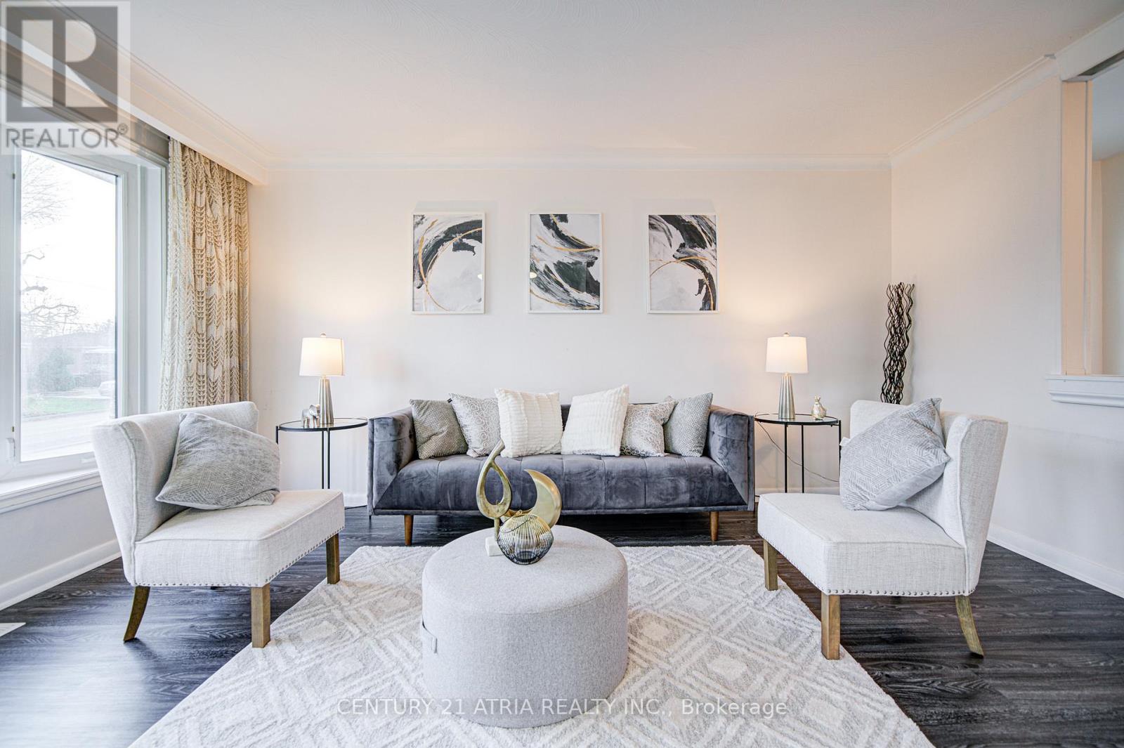 331 Elmwood Avenue, Richmond Hill, Ontario  L4C 1L7 - Photo 8 - N12561960