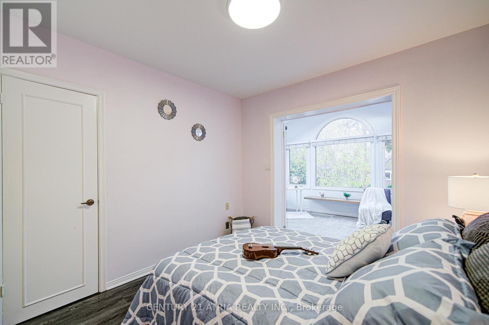 331 Elmwood Avenue, Richmond Hill, Ontario  L4C 1L7 - Photo 18 - N12561960