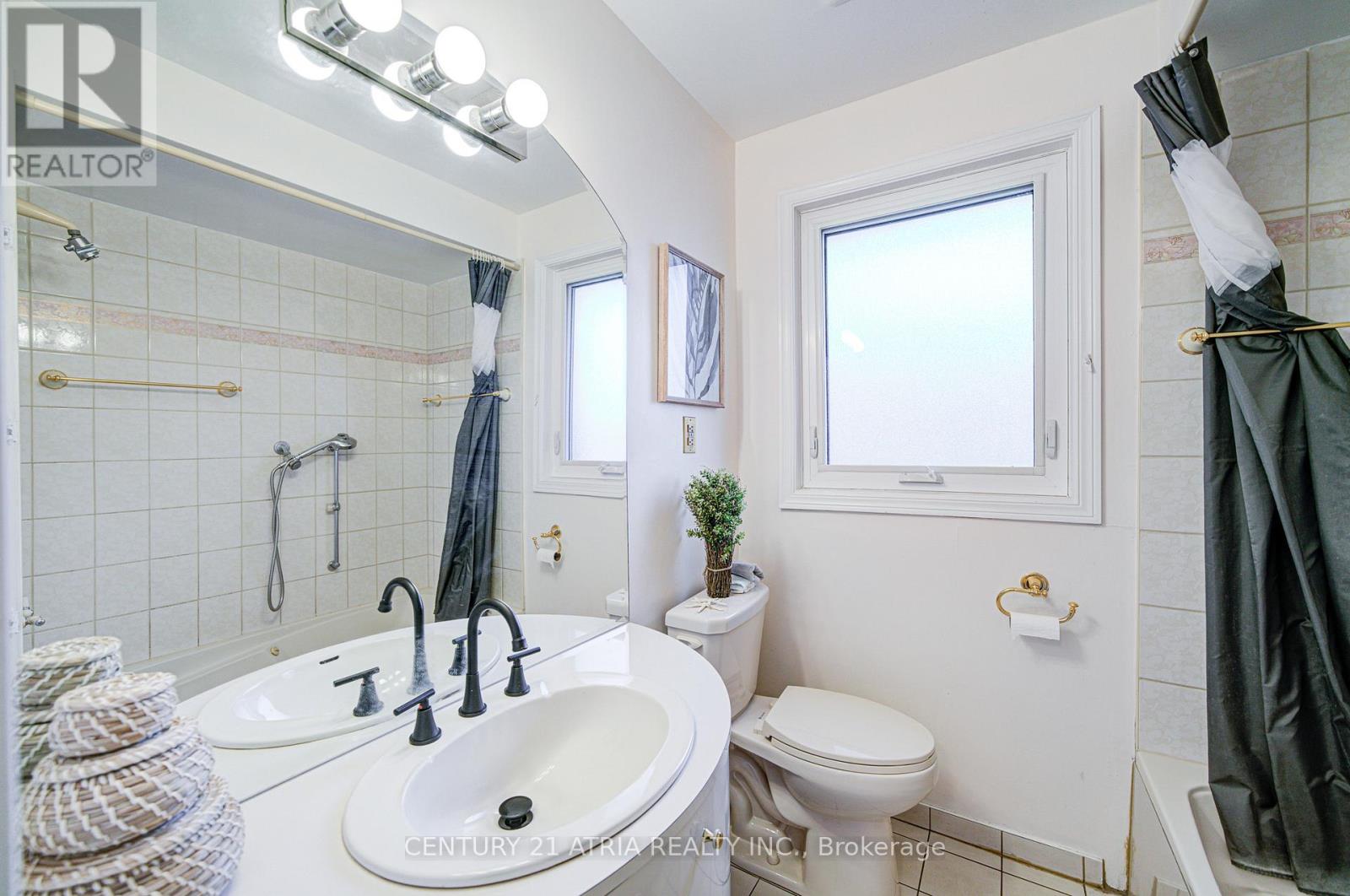 331 Elmwood Avenue, Richmond Hill, Ontario  L4C 1L7 - Photo 30 - N12561960