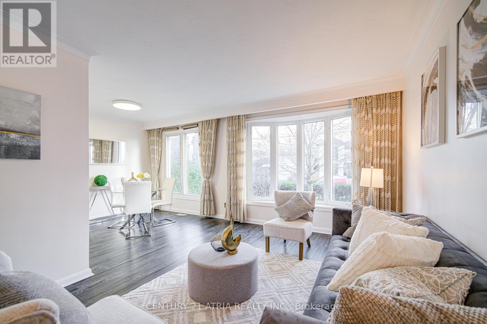 331 Elmwood Avenue, Richmond Hill, Ontario  L4C 1L7 - Photo 6 - N12561960