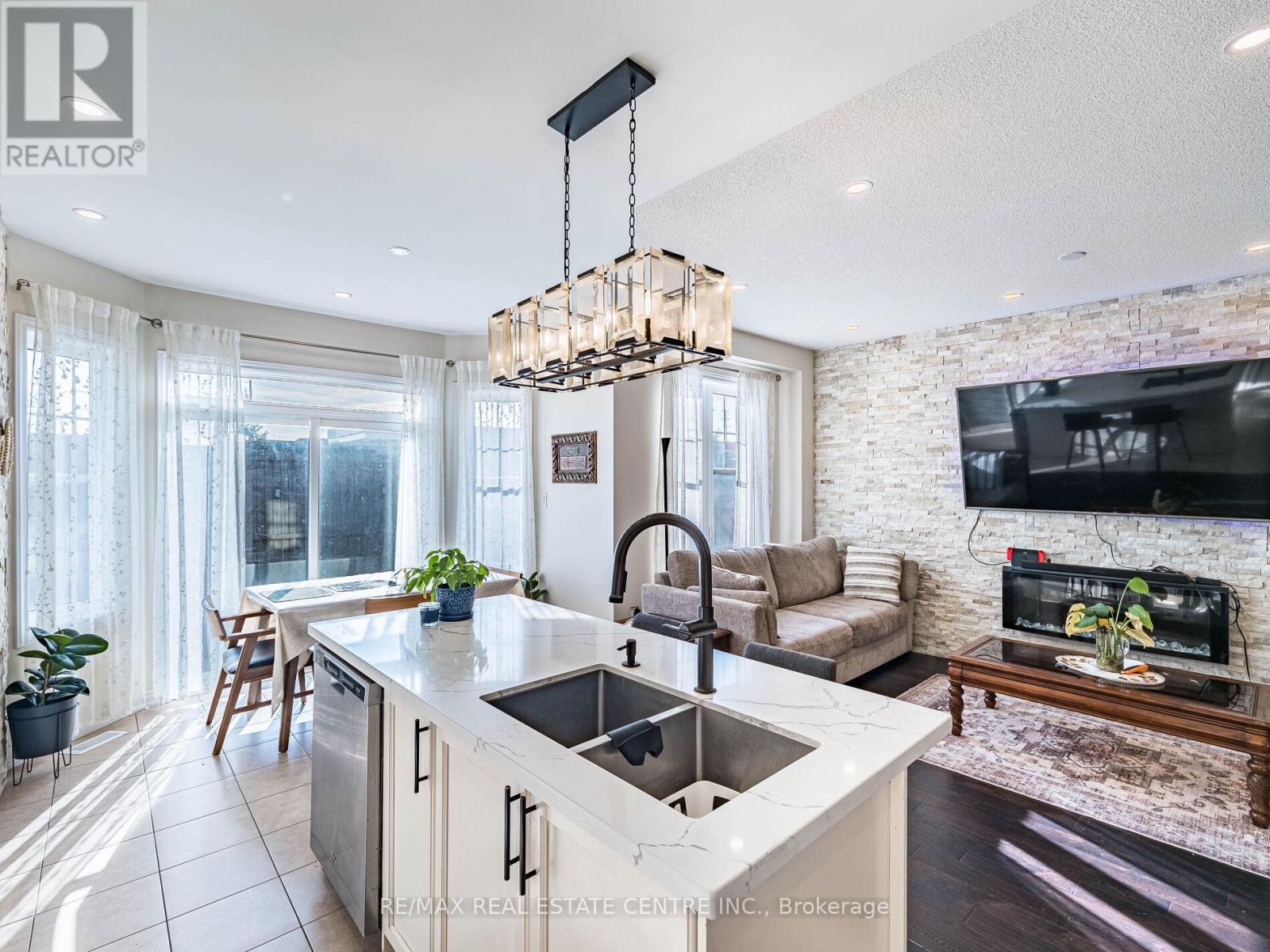 527 Vaughan Court, Milton, Ontario  L9T 8A7 - Photo 19 - W12559316