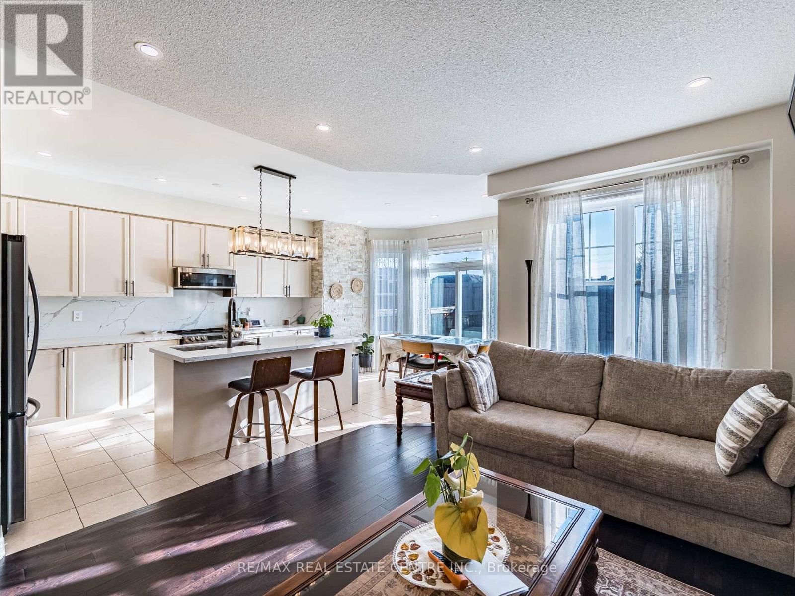 527 Vaughan Court, Milton, Ontario  L9T 8A7 - Photo 14 - W12559316