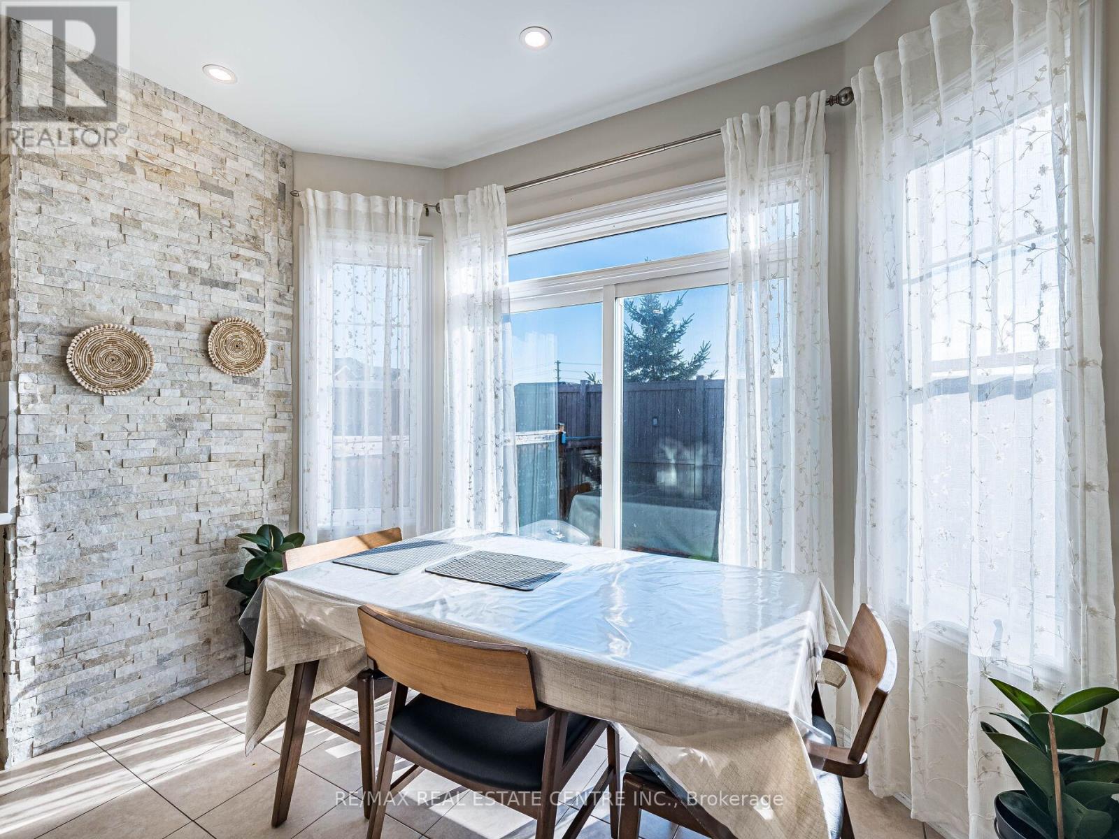 527 Vaughan Court, Milton, Ontario  L9T 8A7 - Photo 28 - W12559316