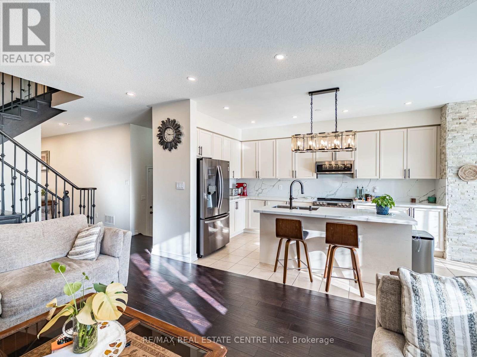 527 Vaughan Court, Milton, Ontario  L9T 8A7 - Photo 15 - W12559316