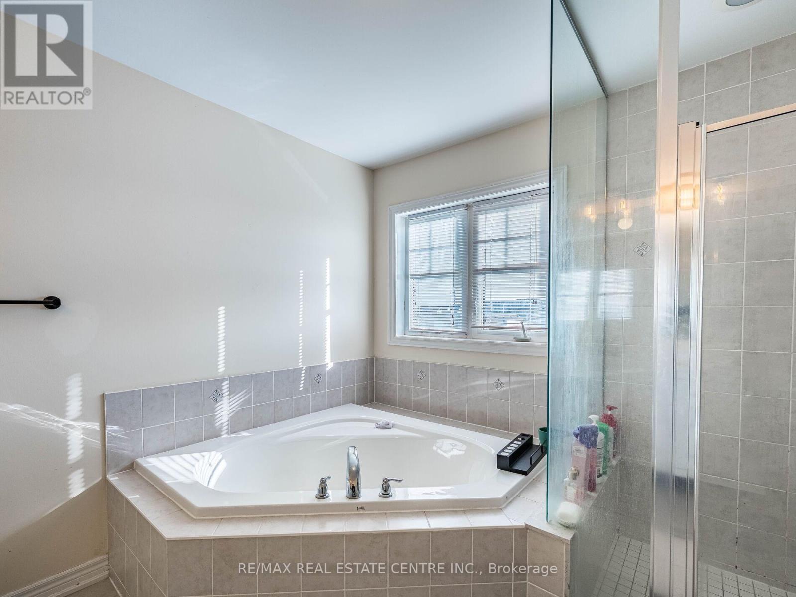 527 Vaughan Court, Milton, Ontario  L9T 8A7 - Photo 37 - W12559316