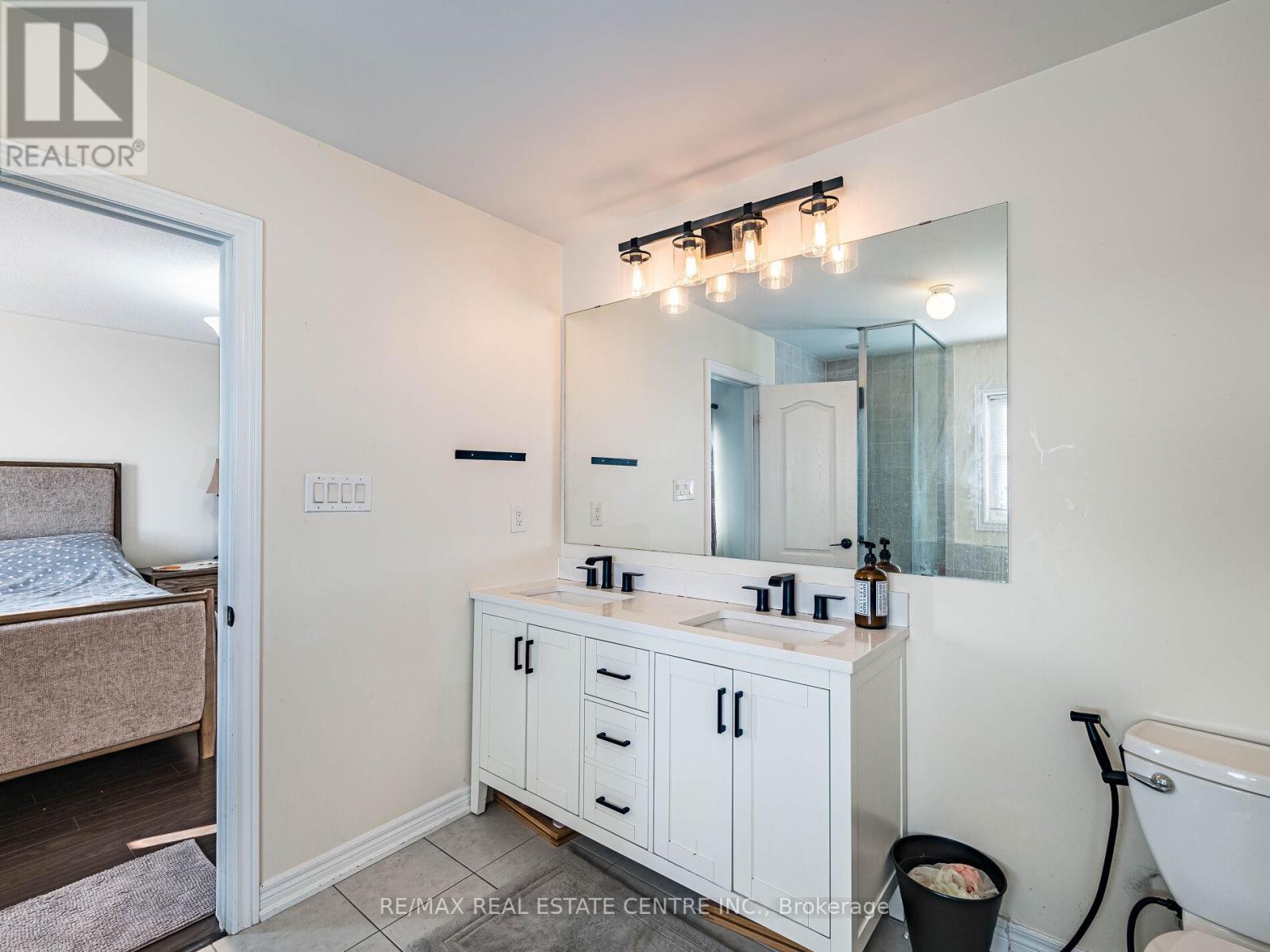 527 Vaughan Court, Milton, Ontario  L9T 8A7 - Photo 39 - W12559316