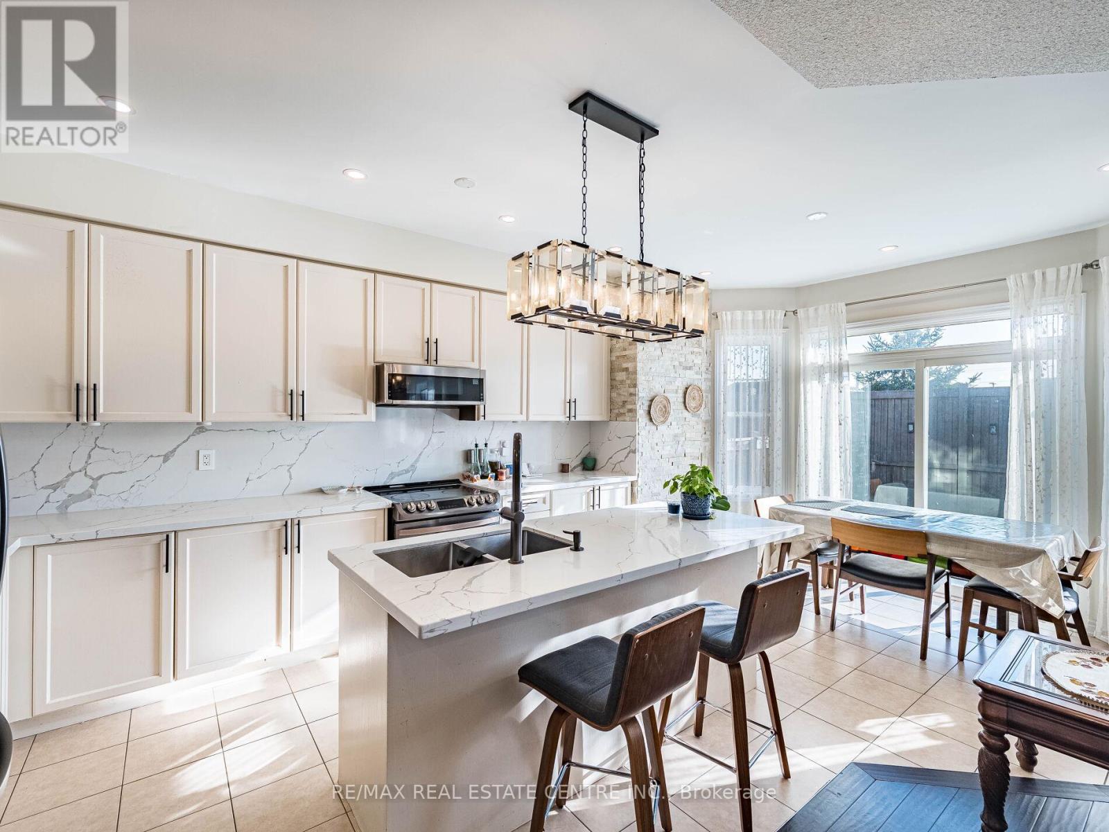 527 Vaughan Court, Milton, Ontario  L9T 8A7 - Photo 18 - W12559316