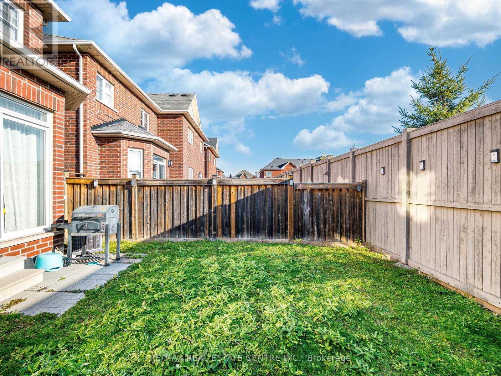 527 Vaughan Court, Milton, Ontario  L9T 8A7 - Photo 49 - W12559316