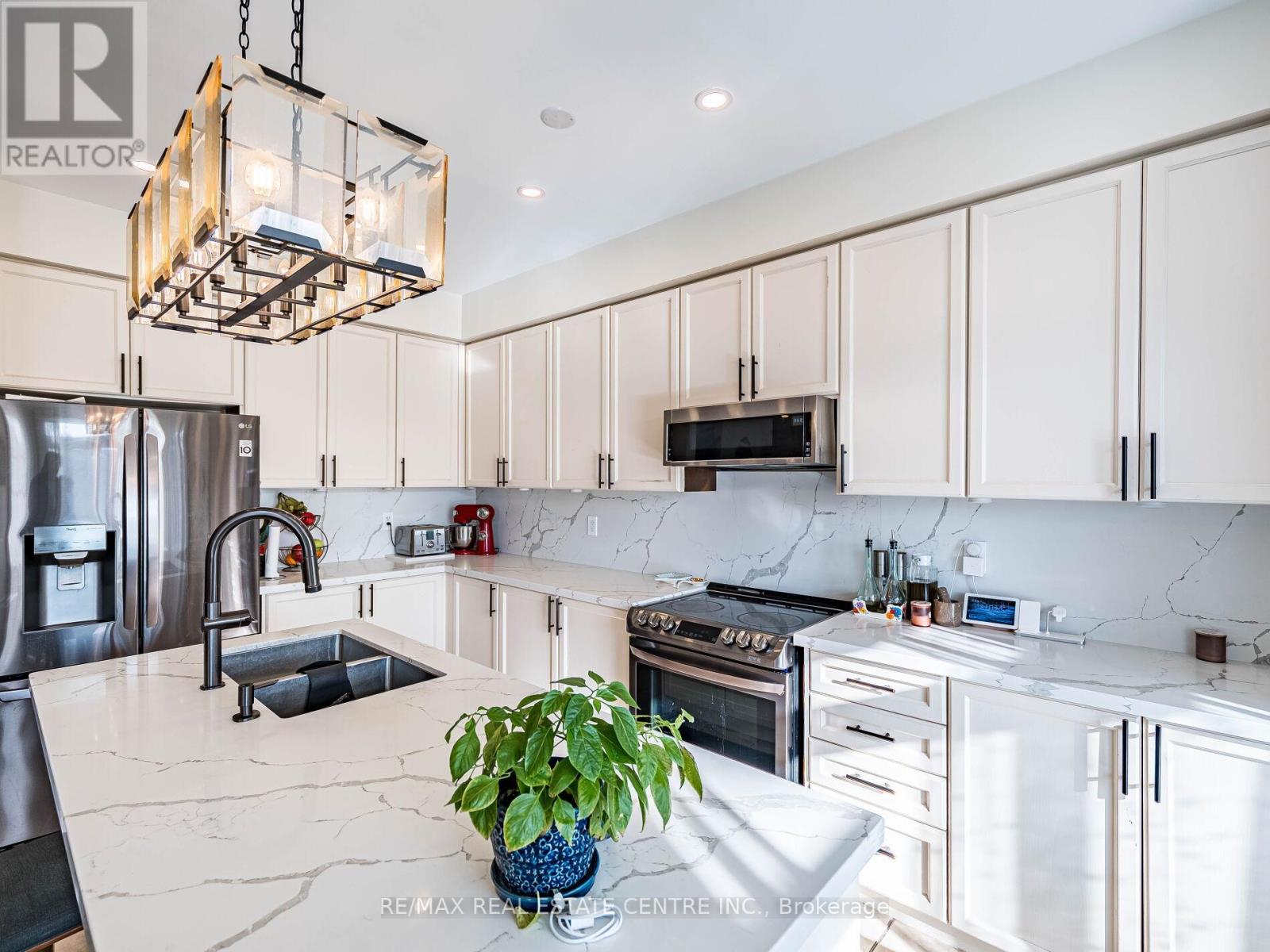 527 Vaughan Court, Milton, Ontario  L9T 8A7 - Photo 23 - W12559316