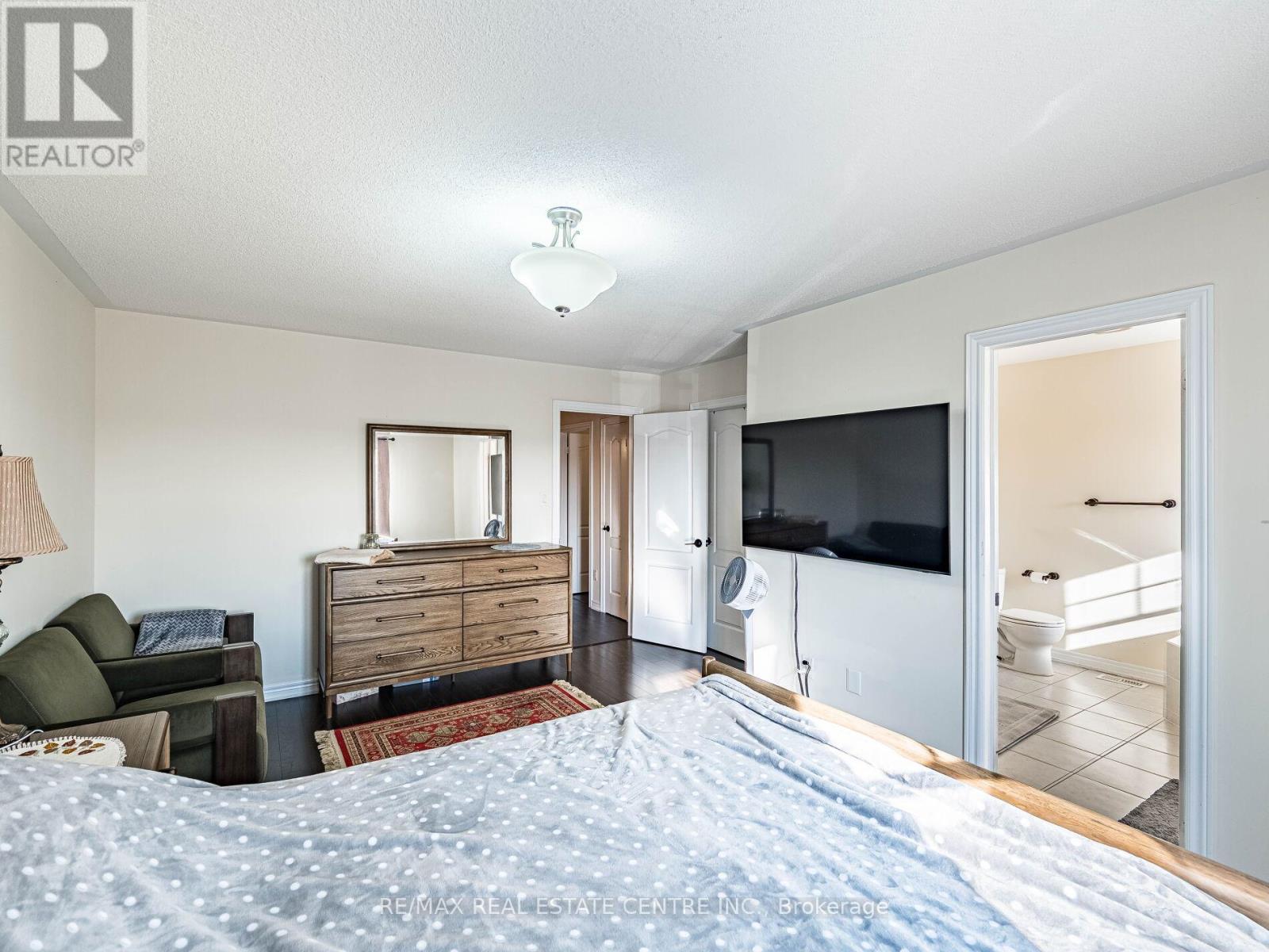 527 Vaughan Court, Milton, Ontario  L9T 8A7 - Photo 36 - W12559316