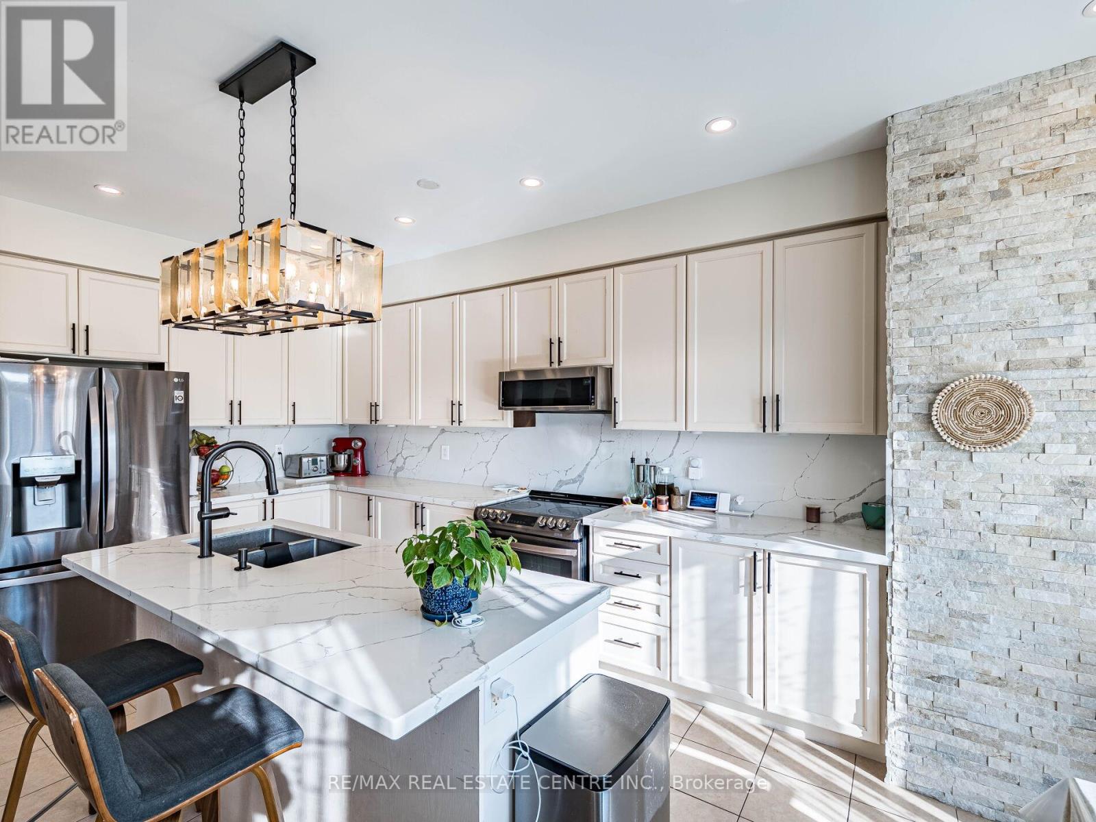 527 Vaughan Court, Milton, Ontario  L9T 8A7 - Photo 21 - W12559316