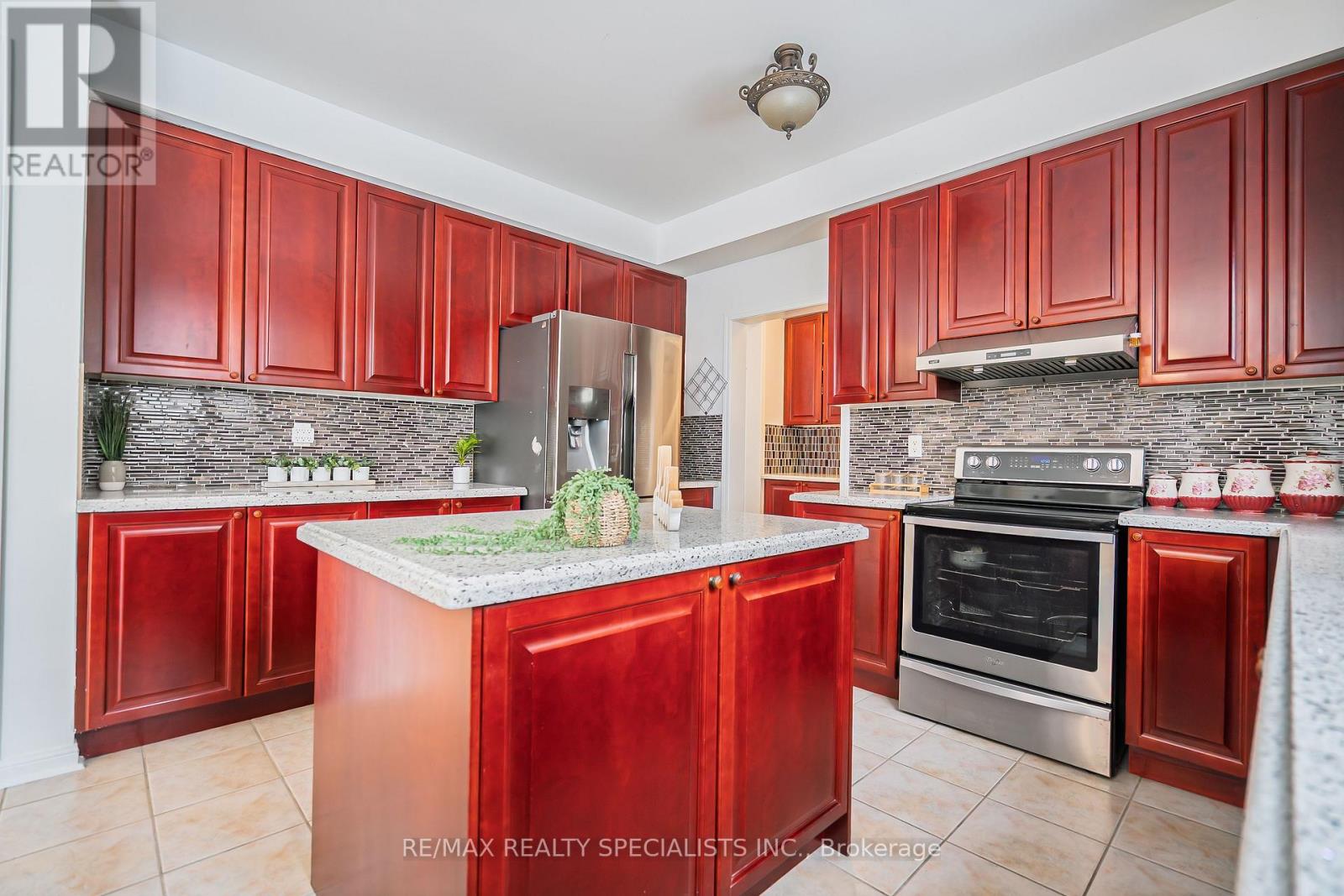 2 Maltby Court, Brampton, Ontario  L6P 1A5 - Photo 13 - W12536950