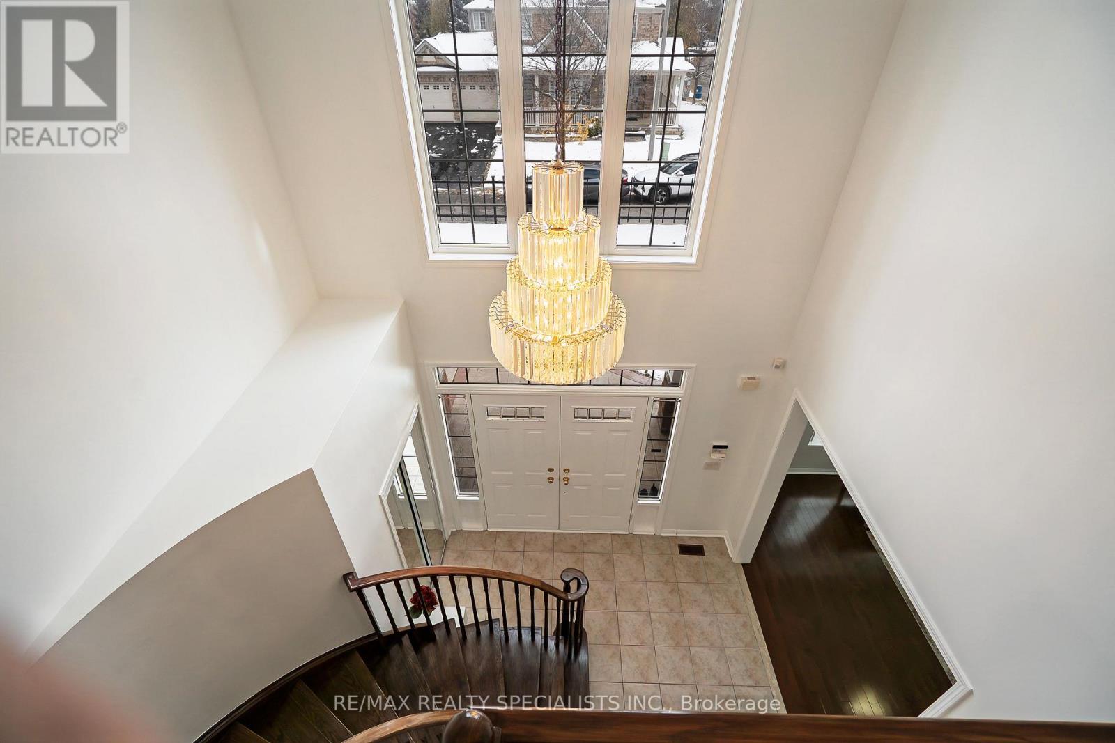 2 Maltby Court, Brampton, Ontario  L6P 1A5 - Photo 36 - W12536950