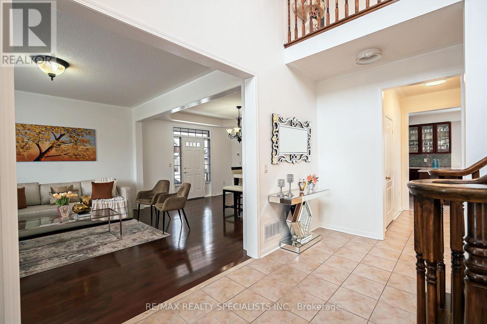 2 Maltby Court, Brampton, Ontario  L6P 1A5 - Photo 5 - W12536950