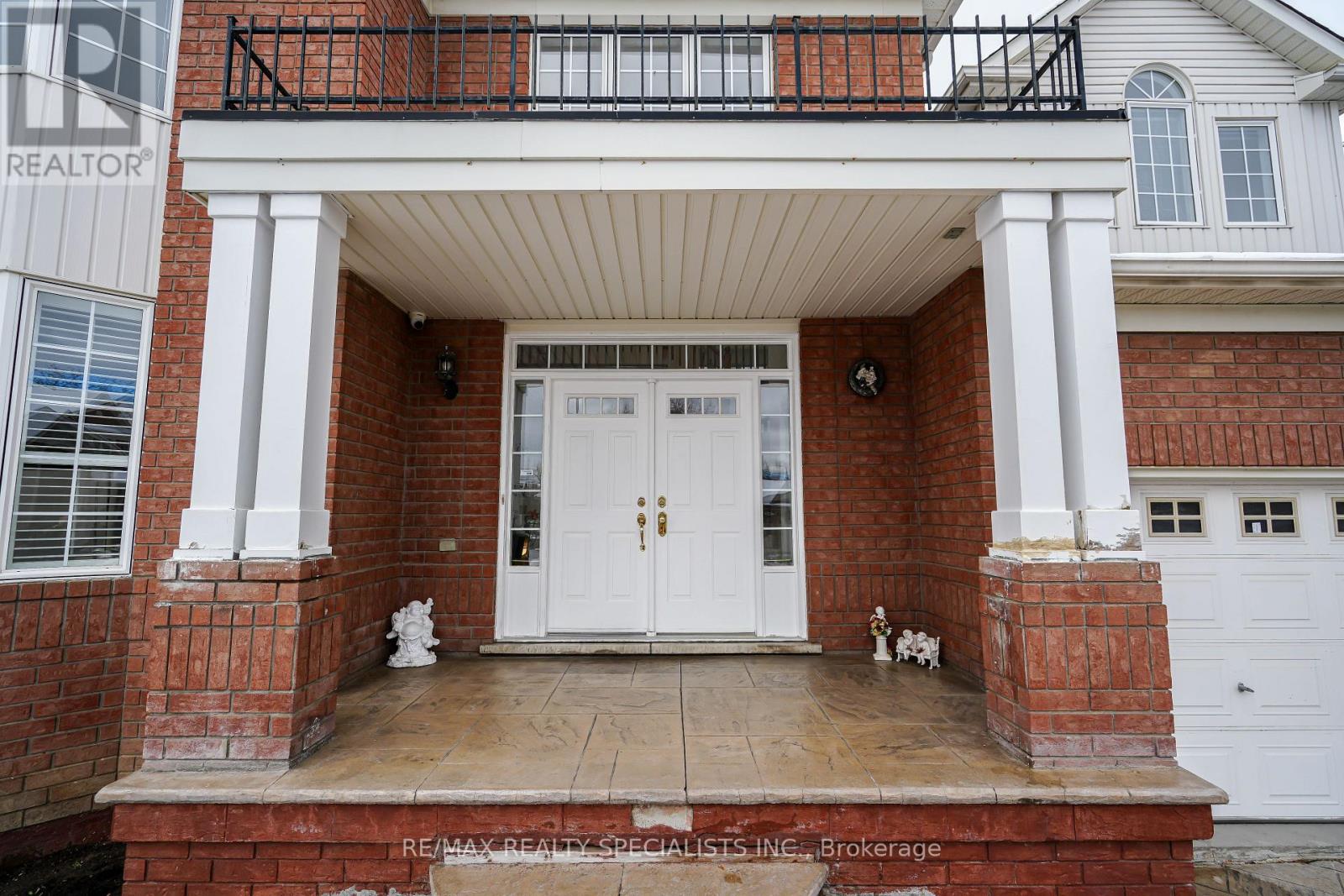 2 Maltby Court, Brampton, Ontario  L6P 1A5 - Photo 3 - W12536950