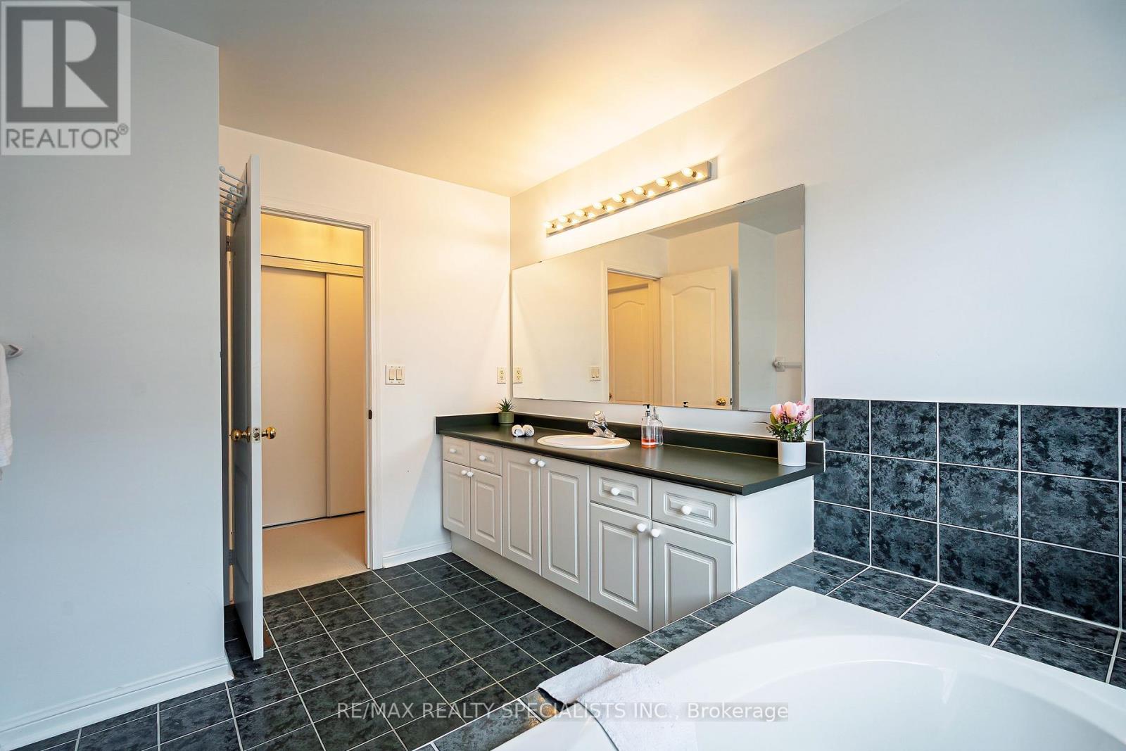 2 Maltby Court, Brampton, Ontario  L6P 1A5 - Photo 33 - W12536950