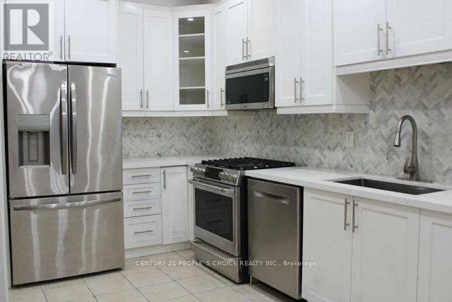 51 Portrush Trail, Brampton, Ontario  L6X 0R2 - Photo 3 - W12563190