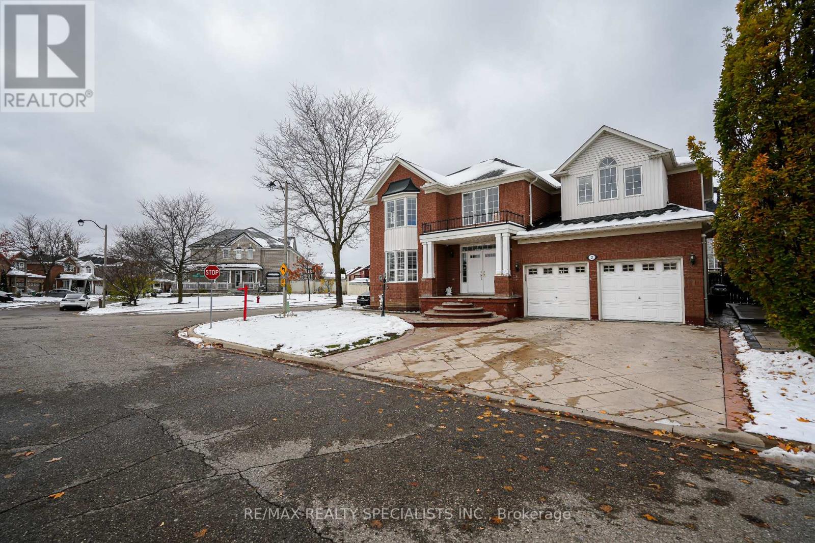 2 Maltby Court, Brampton, Ontario  L6P 1A5 - Photo 2 - W12536950