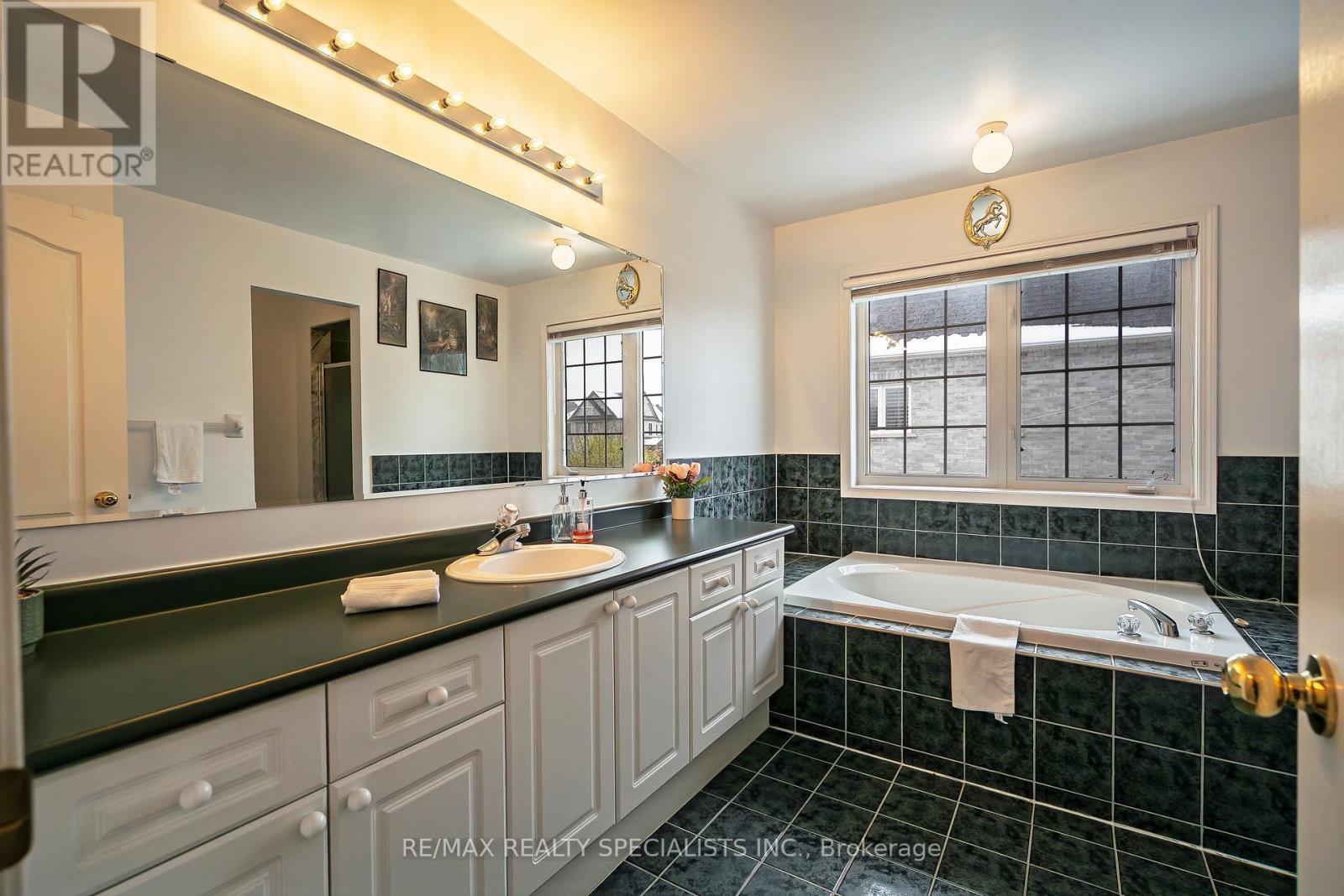 2 Maltby Court, Brampton, Ontario  L6P 1A5 - Photo 32 - W12536950