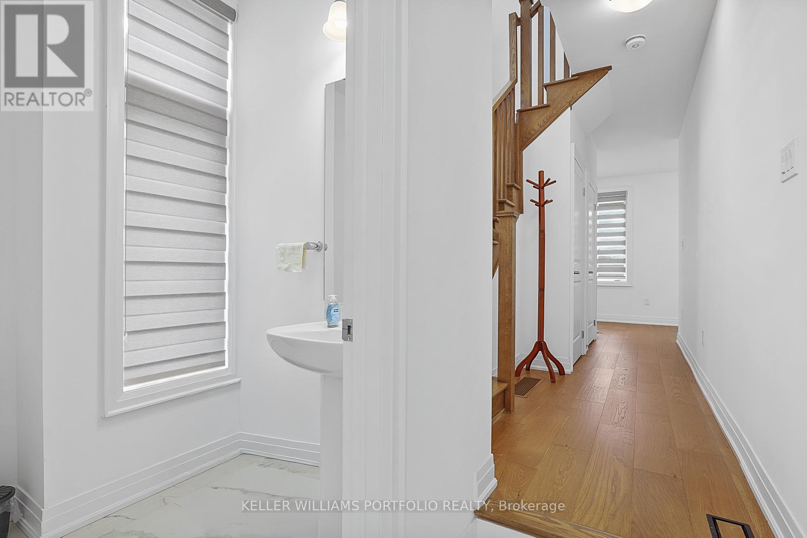 16 Chiara Rose Lane, Richmond Hill, Ontario  L4E 1L4 - Photo 7 - N12565574