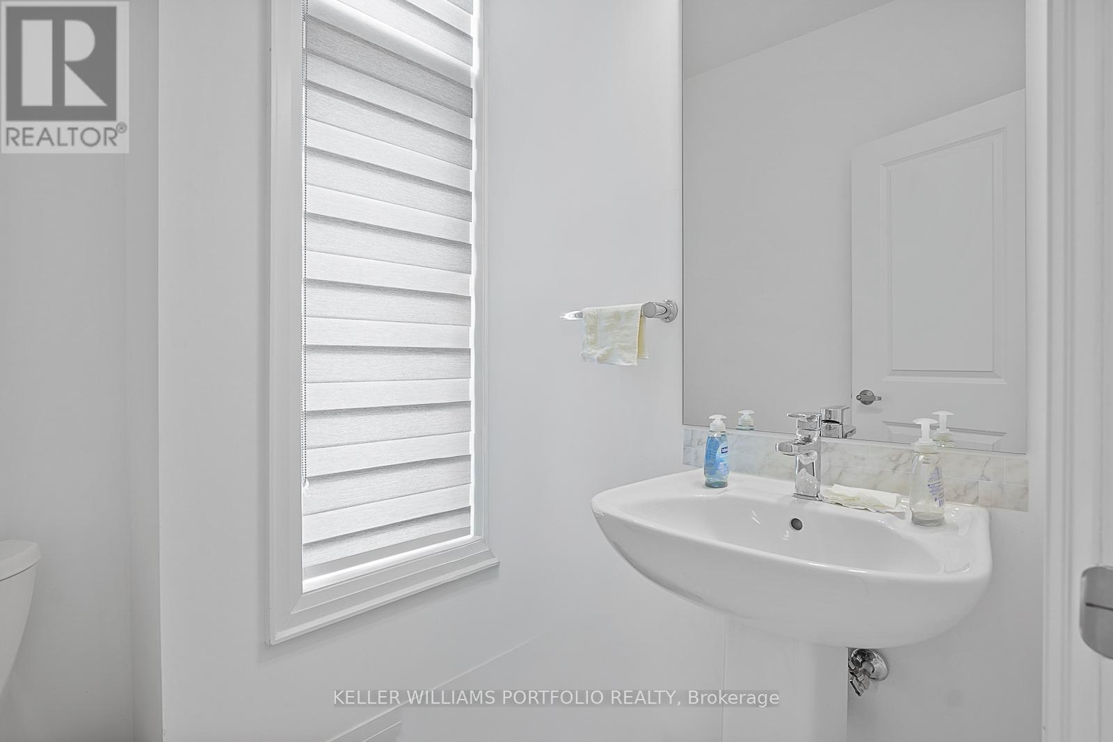 16 Chiara Rose Lane, Richmond Hill, Ontario  L4E 1L4 - Photo 8 - N12565574