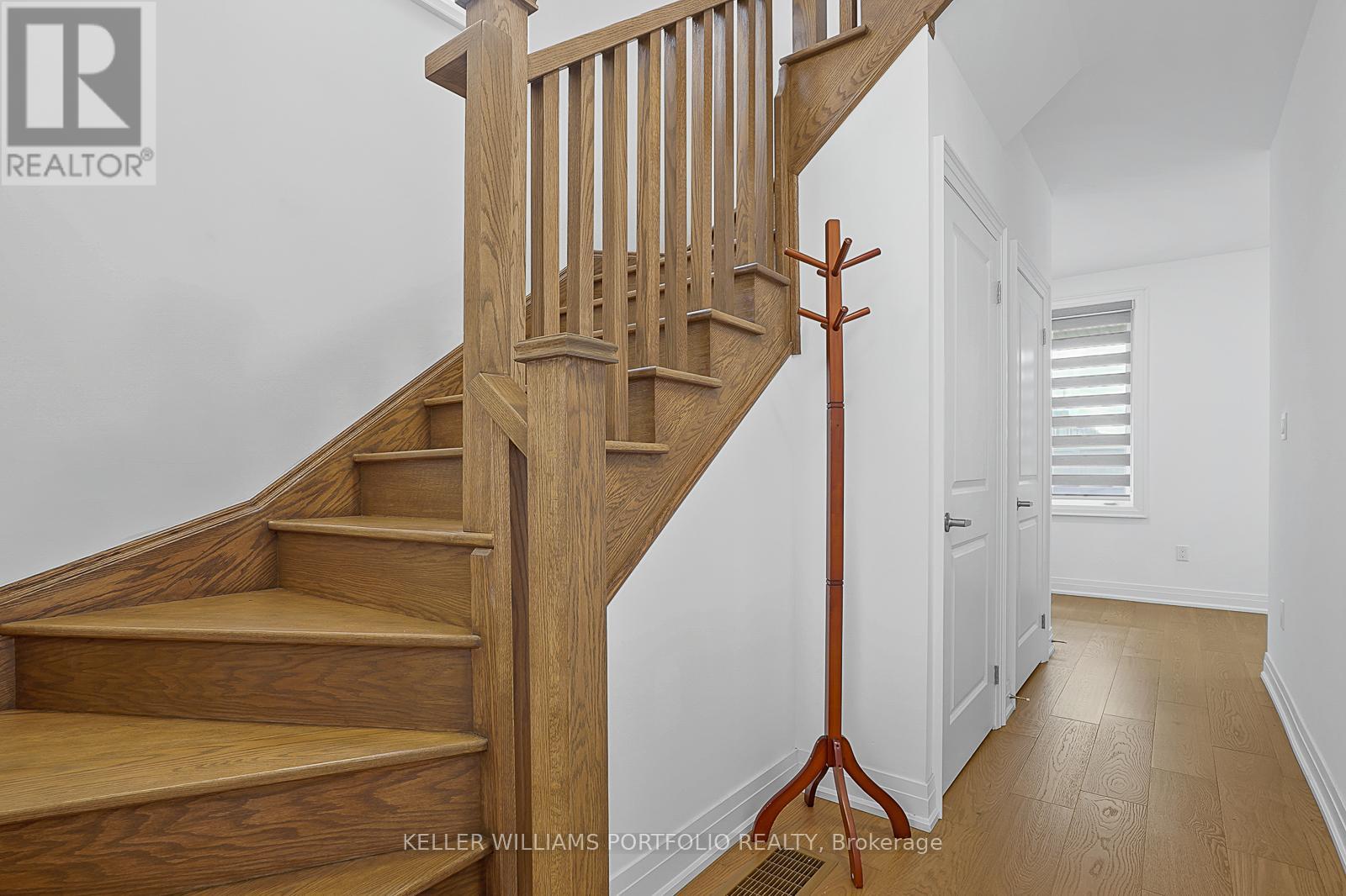 16 Chiara Rose Lane, Richmond Hill, Ontario  L4E 1L4 - Photo 9 - N12565574