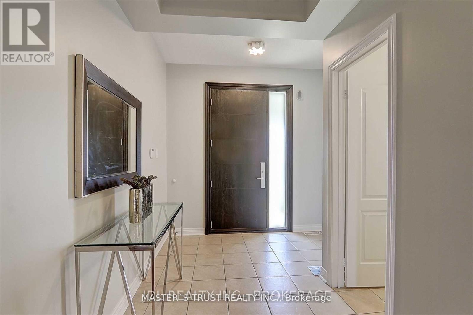 153 Summerlyn Trail, Bradford West Gwillimbury, Ontario  L3Z 0E4 - Photo 2 - N12565610