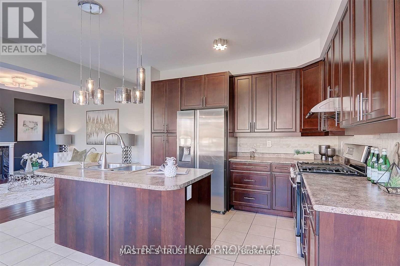 153 Summerlyn Trail, Bradford West Gwillimbury, Ontario  L3Z 0E4 - Photo 4 - N12565610