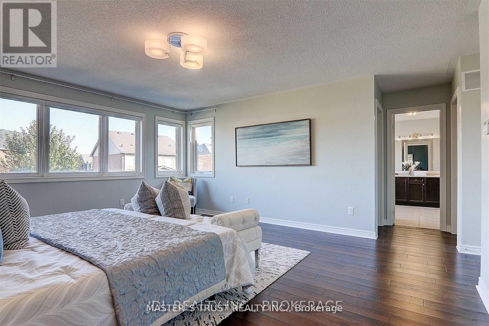 153 Summerlyn Trail, Bradford West Gwillimbury, Ontario  L3Z 0E4 - Photo 6 - N12565610