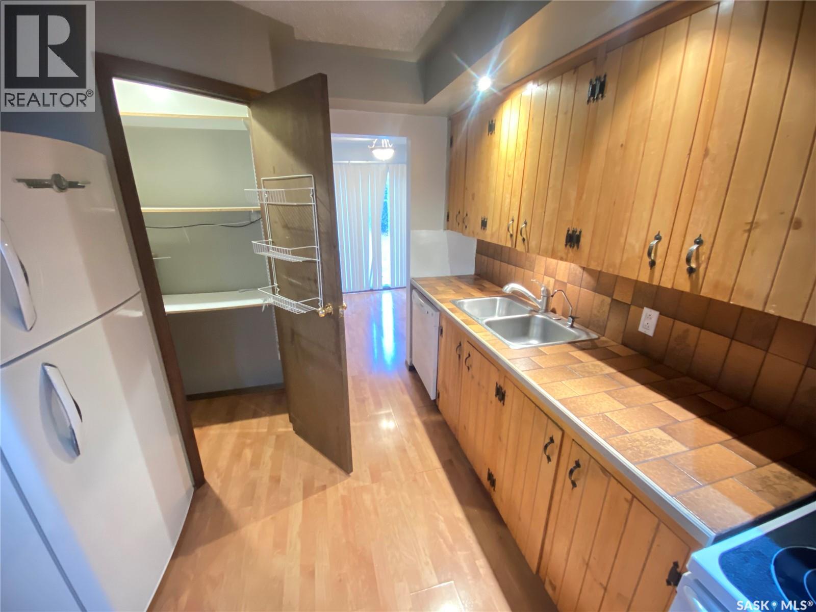 131 Betts Avenue, Yorkton, Saskatchewan  S3N 1M4 - Photo 3 - SK024393