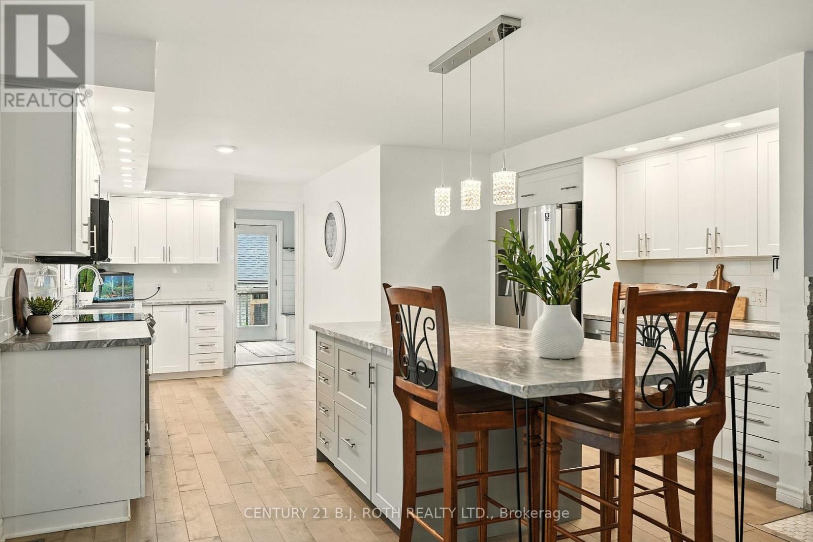 1250 County Road 6 Road S, Tiny, Ontario  L0L 2T0 - Photo 13 - S12437569