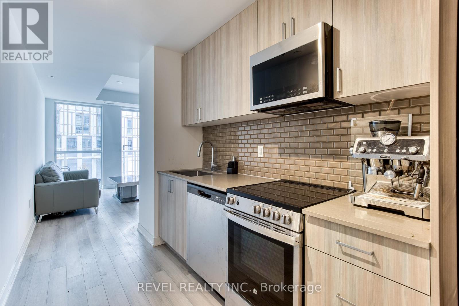 207 - 1005 Dundas Street E, Oakville, Ontario  L6H 7E8 - Photo 5 - W12565520