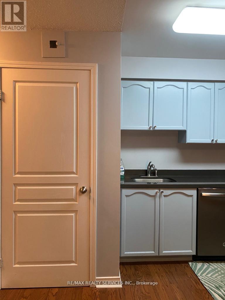 1610 - 2545 Erin Centre Boulevard, Mississauga, Ontario  L5M 6Z9 - Photo 11 - W12565586