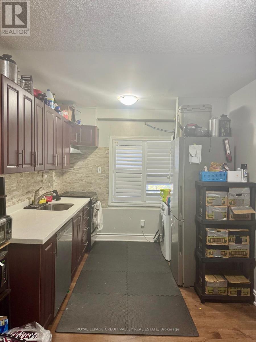 UPPER UNIT - 1017 WESTON ROAD, Toronto, Ontario