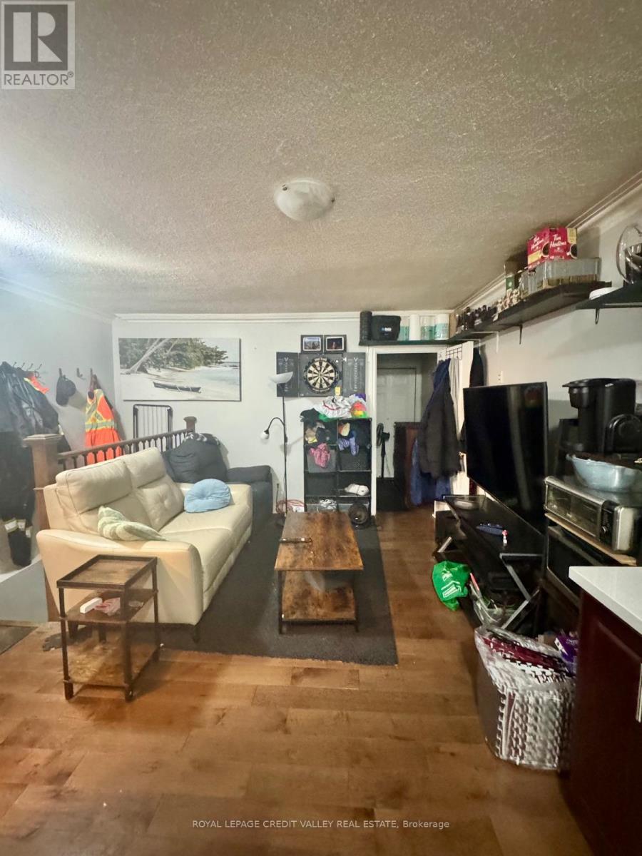 Upper Unit - 1017 Weston Road, Toronto, Ontario  M6N 3R9 - Photo 10 - W12565612