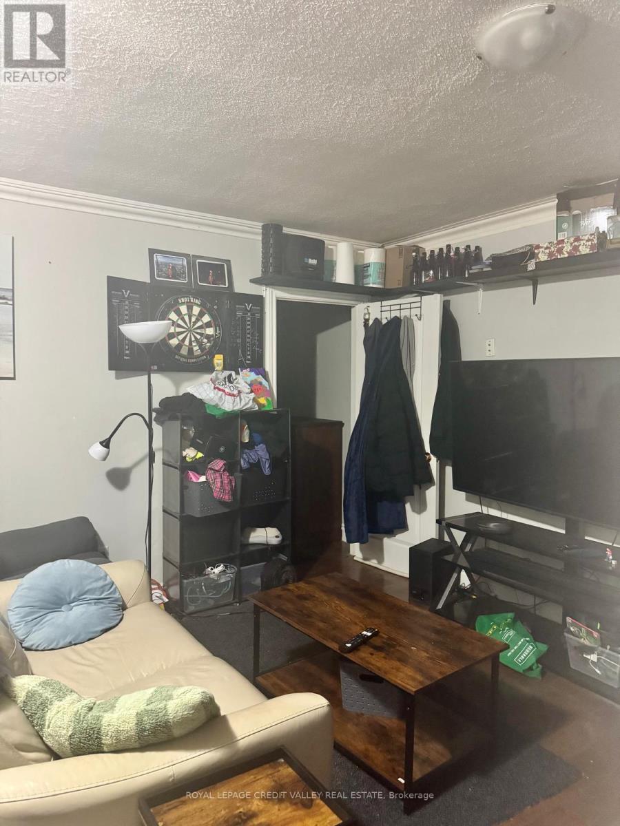 Upper Unit - 1017 Weston Road, Toronto, Ontario  M6N 3R9 - Photo 11 - W12565612