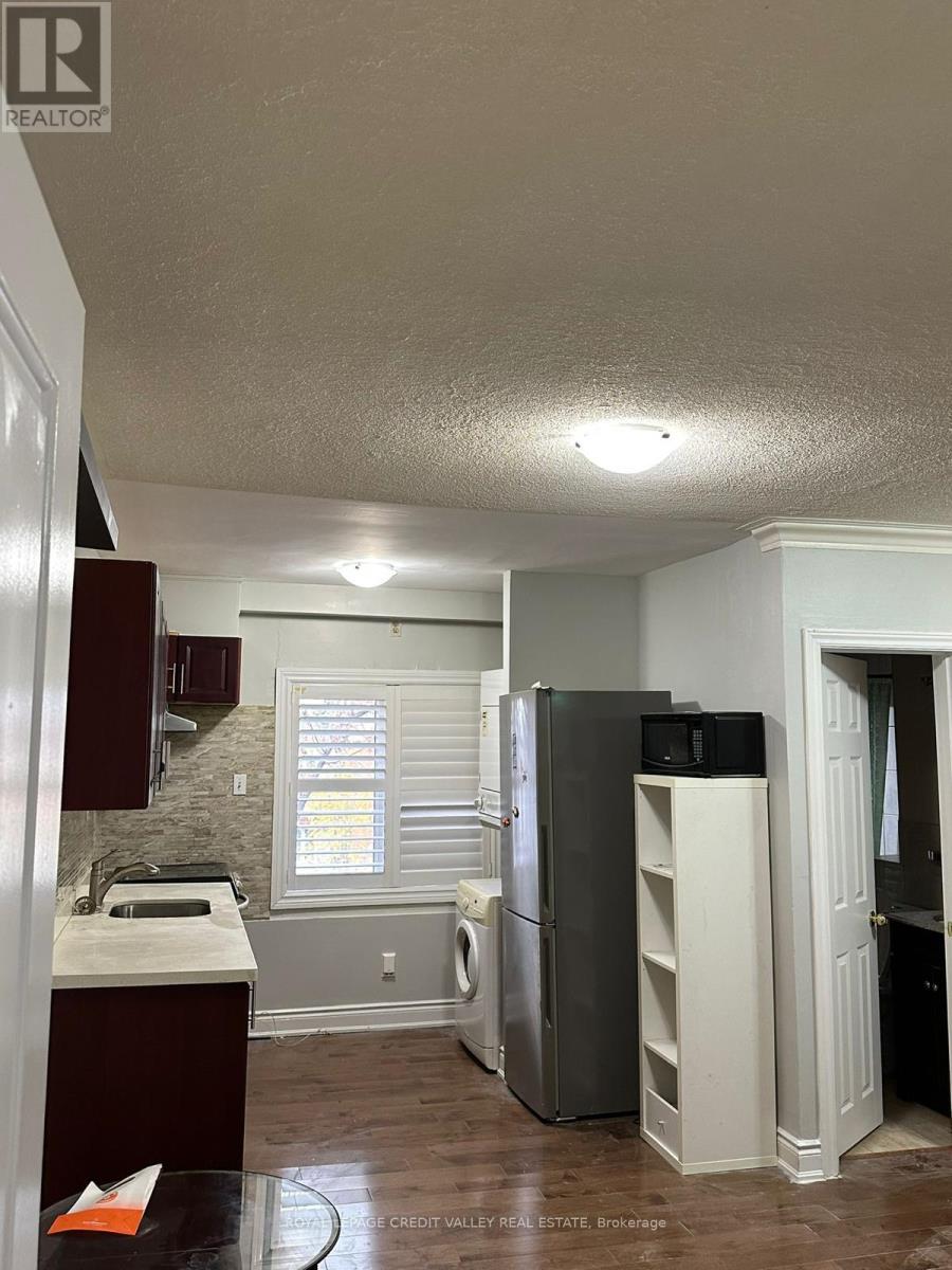 Upper Unit - 1017 Weston Road, Toronto, Ontario  M6N 3R9 - Photo 12 - W12565612