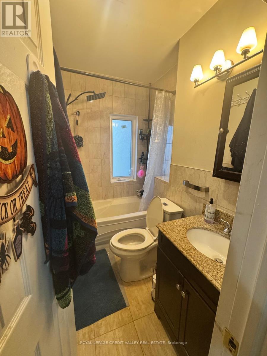 Upper Unit - 1017 Weston Road, Toronto, Ontario  M6N 3R9 - Photo 4 - W12565612