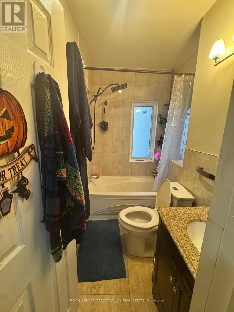 Upper Unit - 1017 Weston Road, Toronto, Ontario  M6N 3R9 - Photo 5 - W12565612