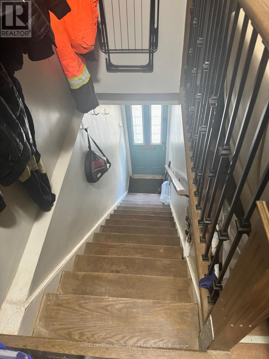 Upper Unit - 1017 Weston Road, Toronto, Ontario  M6N 3R9 - Photo 7 - W12565612