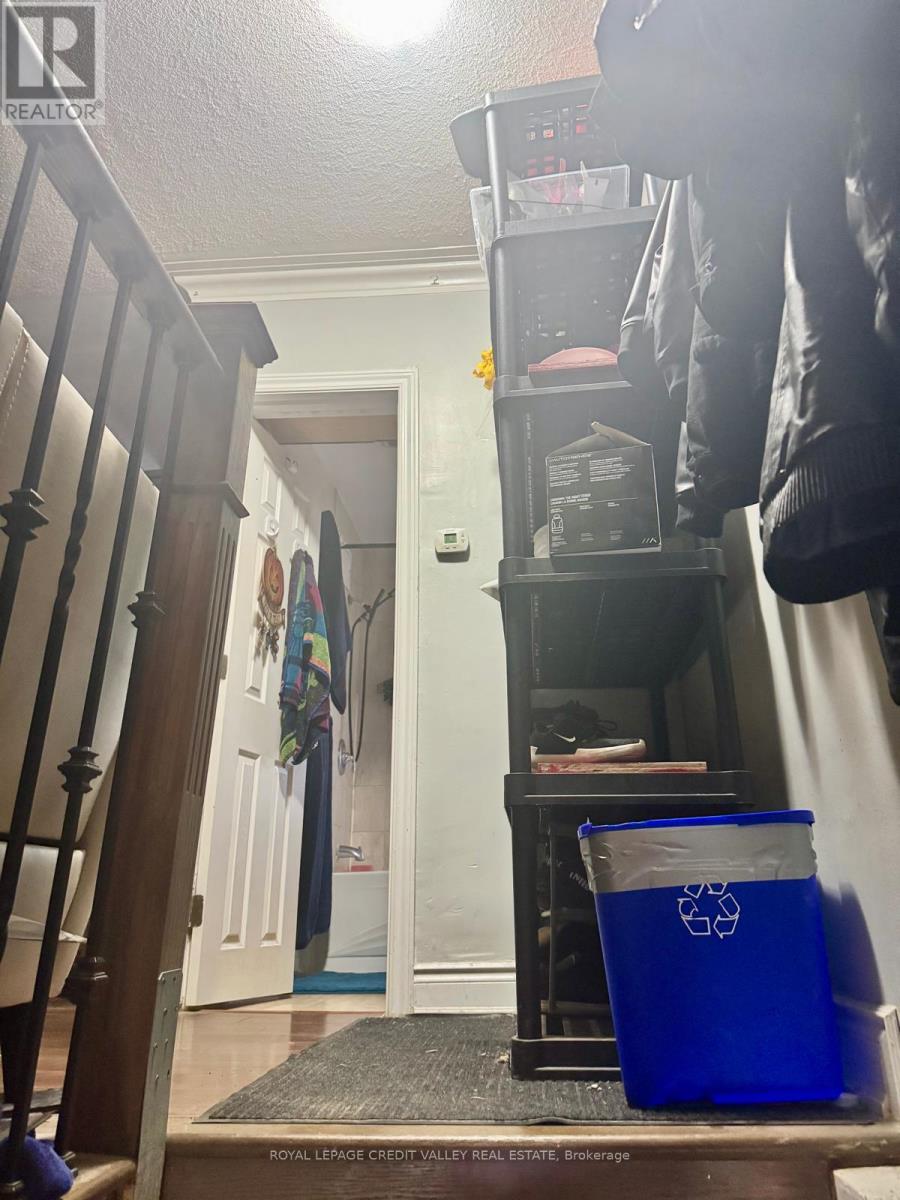 Upper Unit - 1017 Weston Road, Toronto, Ontario  M6N 3R9 - Photo 8 - W12565612