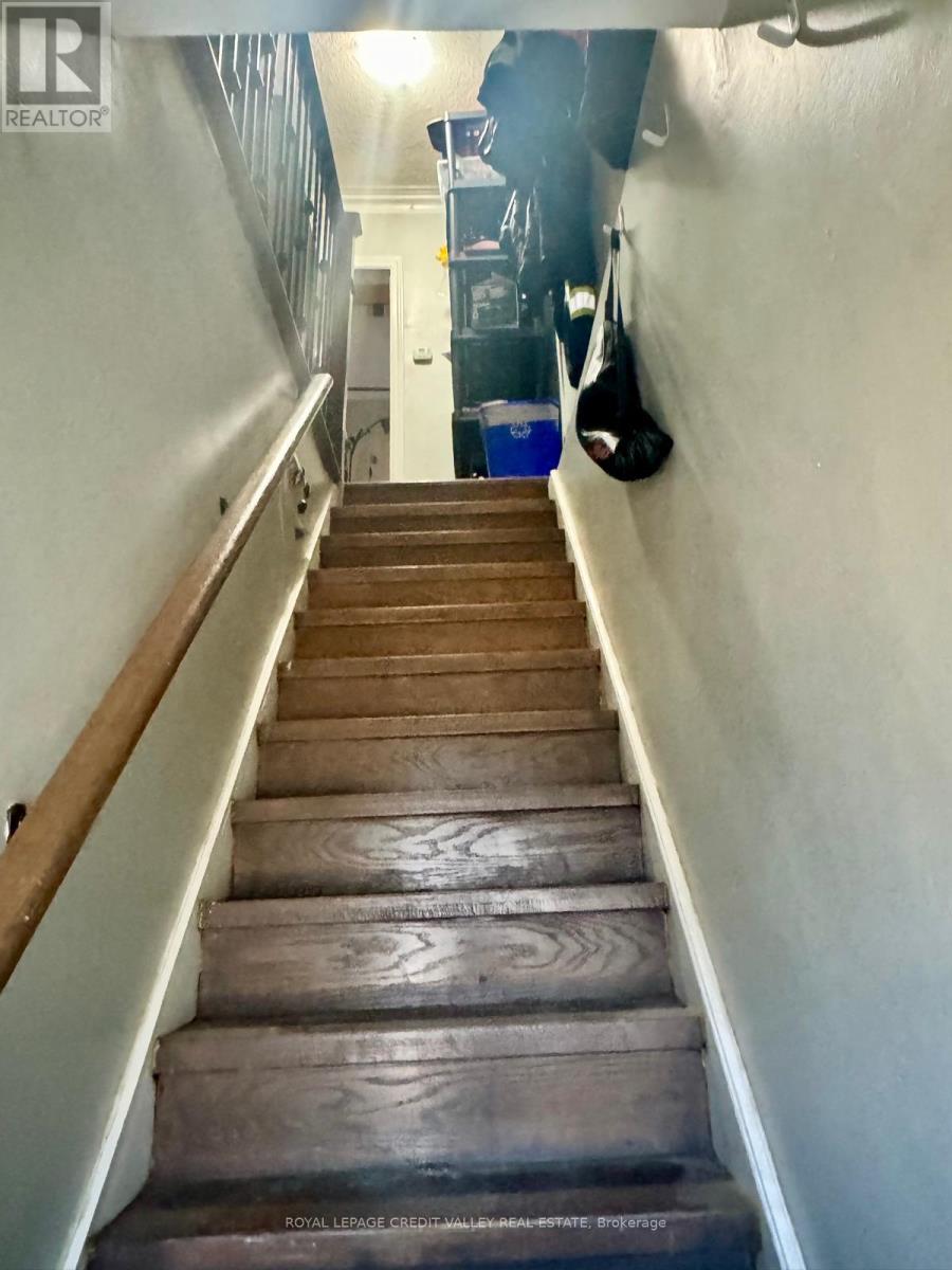 Upper Unit - 1017 Weston Road, Toronto, Ontario  M6N 3R9 - Photo 9 - W12565612