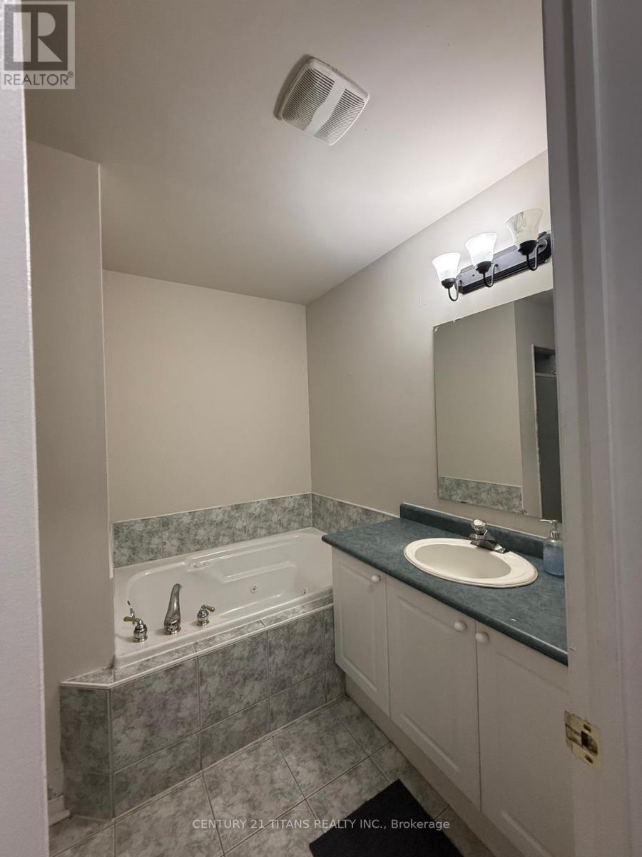 3 Sandyshores Drive, Brampton, Ontario  L6R 2G9 - Photo 15 - W12565622