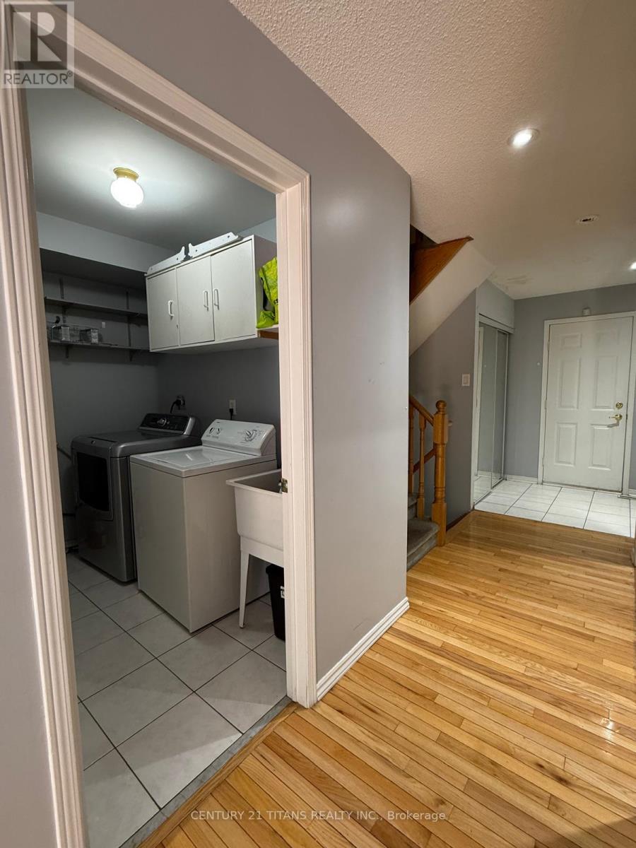 3 Sandyshores Drive, Brampton, Ontario  L6R 2G9 - Photo 6 - W12565622