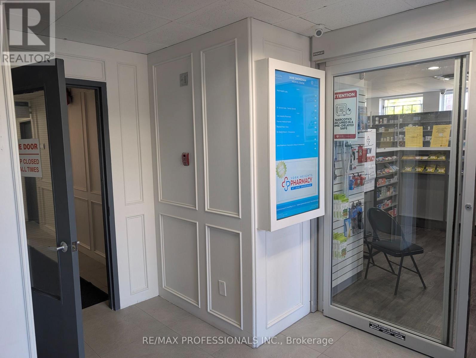 201 - 4640 Jane Street, Toronto, Ontario  M3N 2K5 - Photo 4 - W12442824